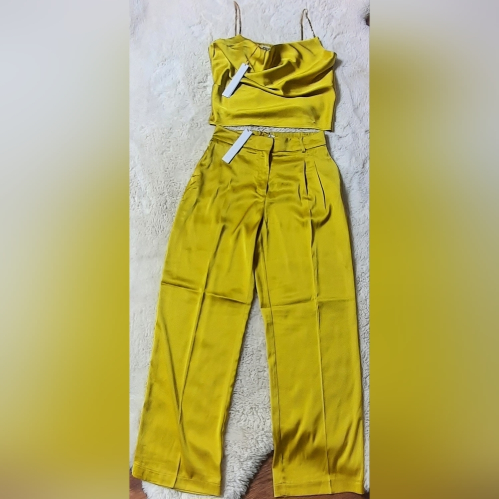 House of Harlow top and pants set. Size S